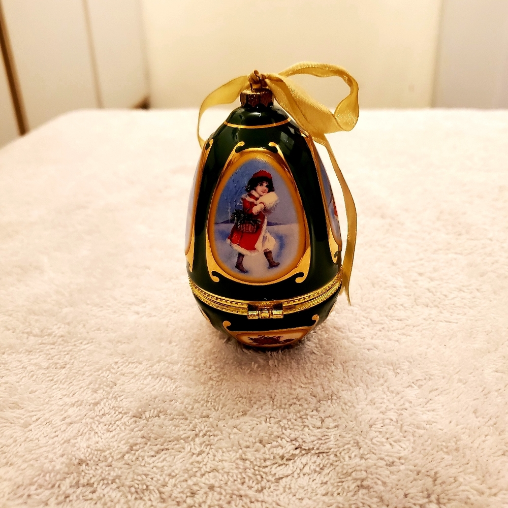 Mr Christmas Singing Ornament
